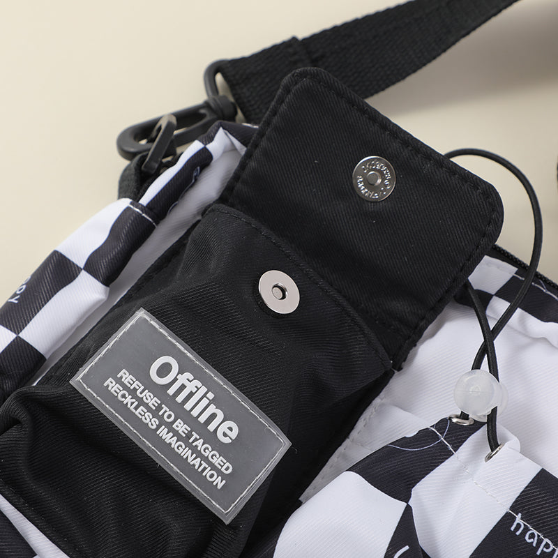 Borsa a tracolla con tasca a scacchi - nero