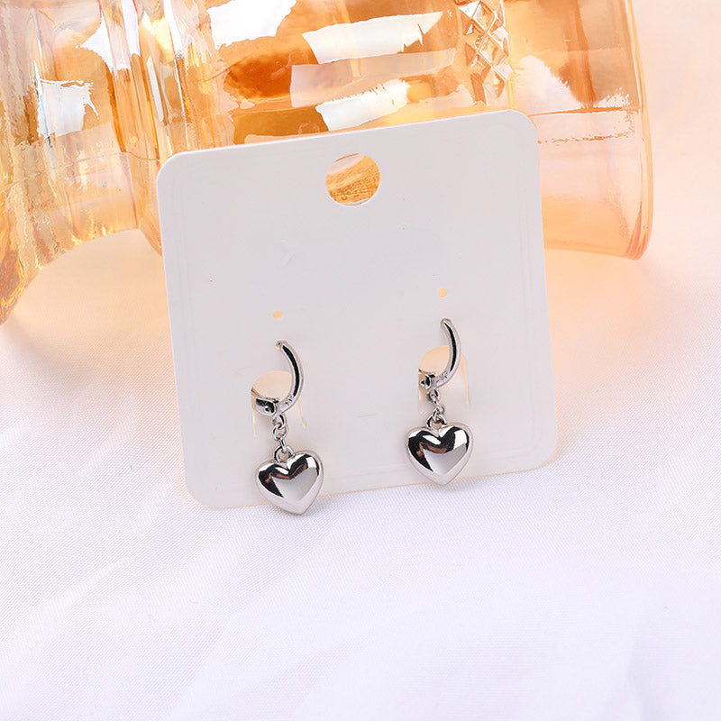 Orecchino a cerchio con ciondolo a cuore