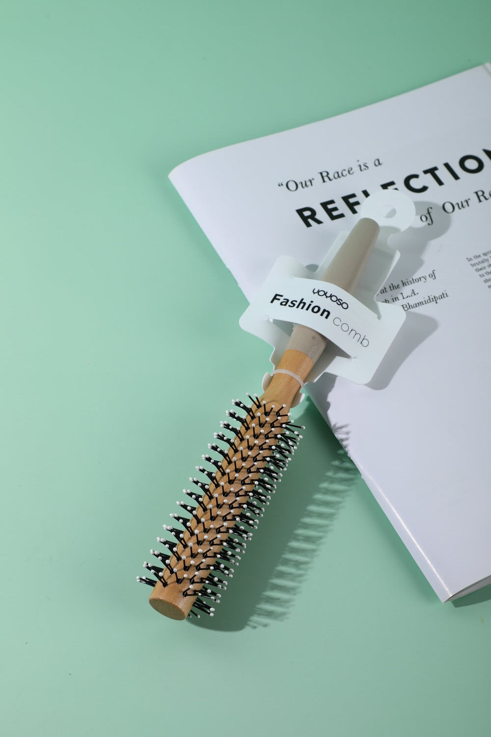 Spazzola per capelli a rullo in legno con manico colorato