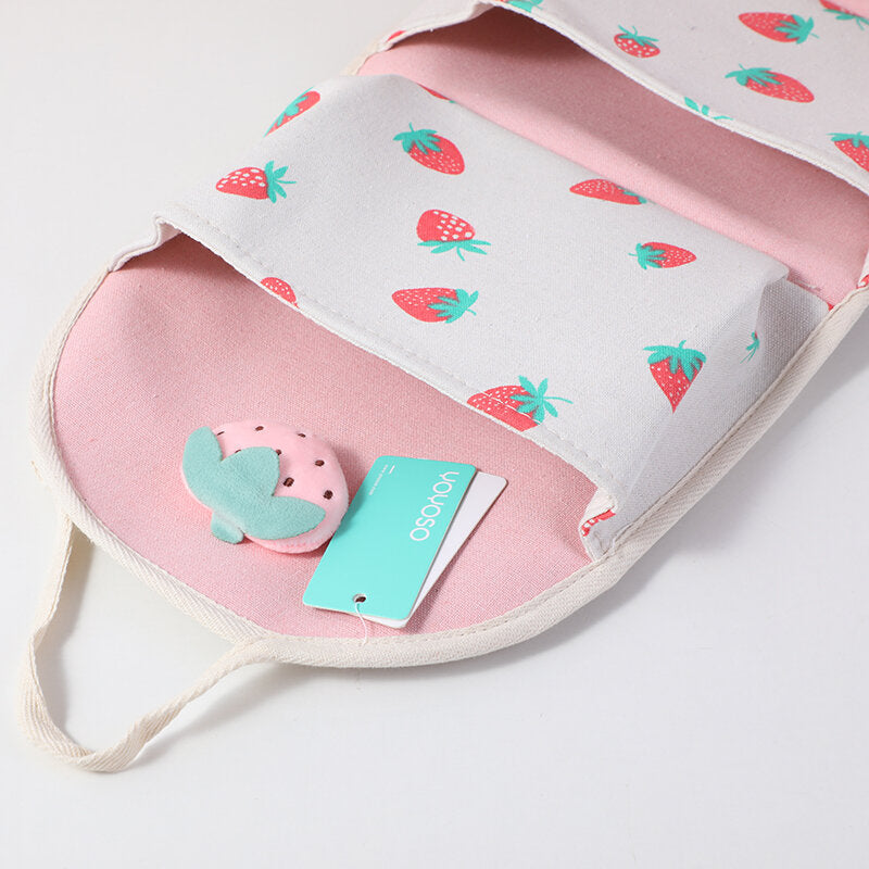 Borsa appesa alla fragola color crema con tre tasche