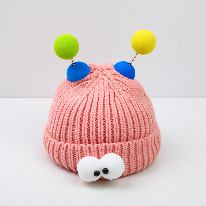 Simpatico cappello lavorato a maglia per bambini con occhi da cartone animato color caramello - rosa
