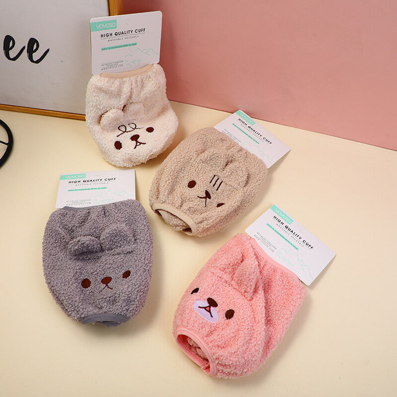 Graziosi capelli ricci a maniche corte