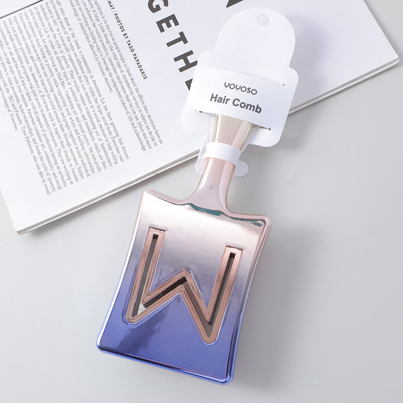 Pettine di massaggi con lettera M galvanica