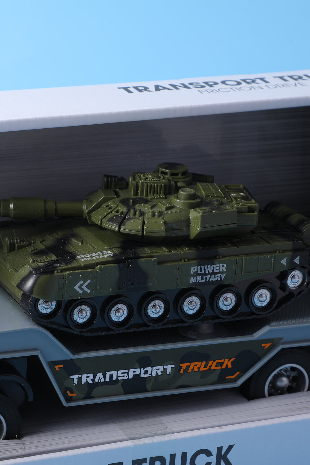 1:16 Trattore militare sonoro e veicolo leggero (inclusa batteria AG13 da 3 pezzi)