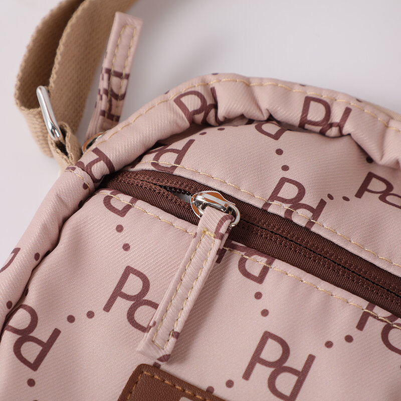 Borsa a tracolla verticale con logo PD e chiusura a zip - caffè