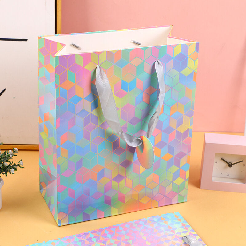 Borsa regalo verticale geometrica colorata-M