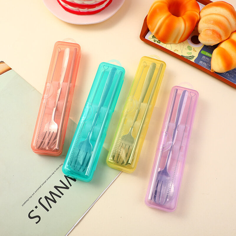 Set di posate con cucchiaio, forchetta e cannuccia della serie colorata