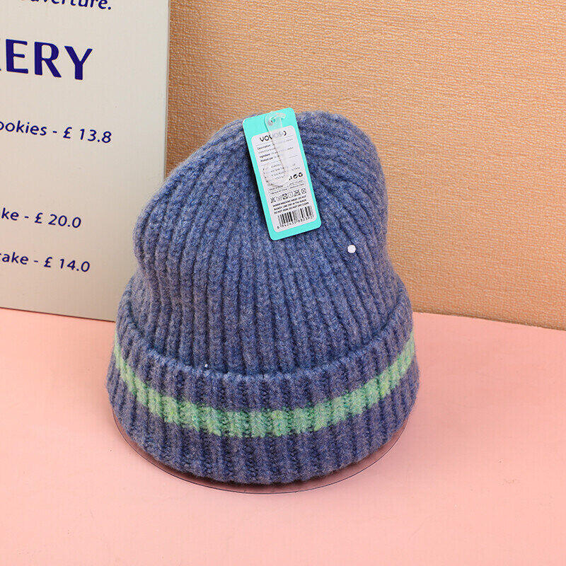 Cappello lavorato a maglia con colori contrastanti-grigio bluastro