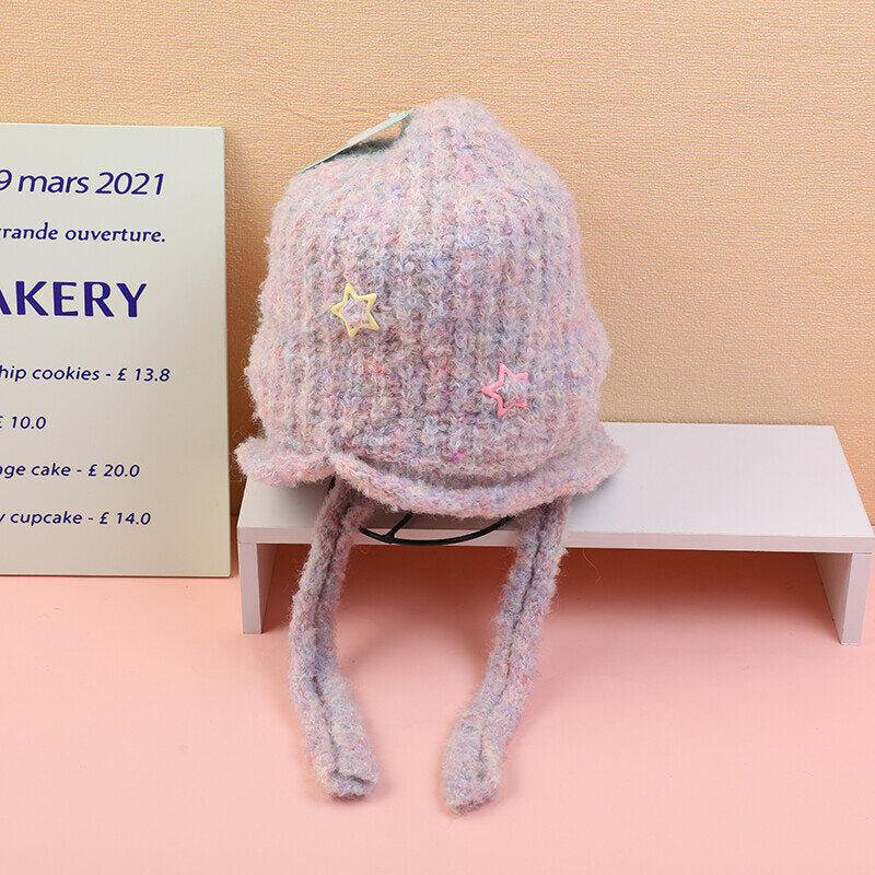 Cappello lavorato a maglia con protezione per le orecchie a tre stelle-viola