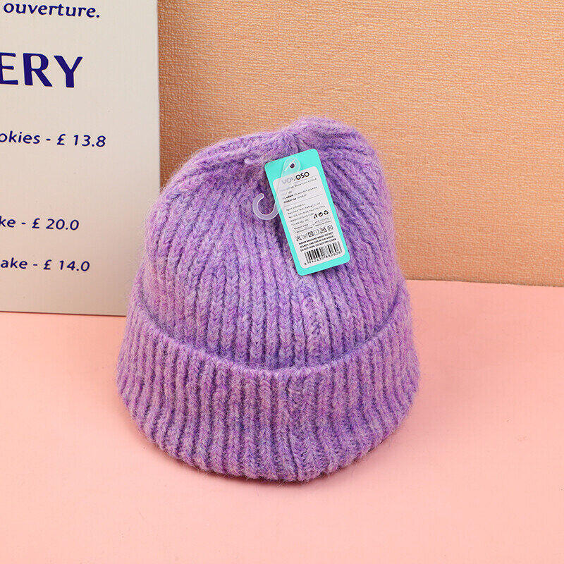 Cappello lavorato a maglia con strass-viola