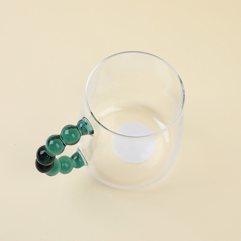 Tazza in vetro con manico in perline