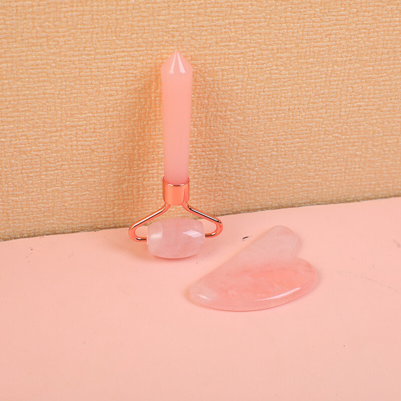 Set combinato di massaggiatore a rullo con testa singola e strumento gua sha in cristallo rosa