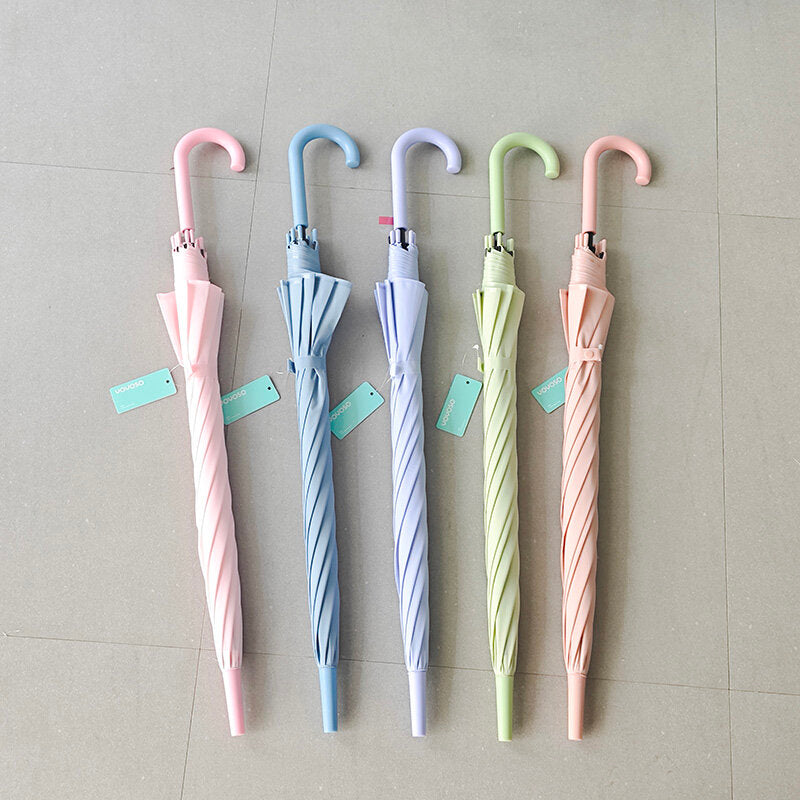 Ombrello ecologico colorato alla moda