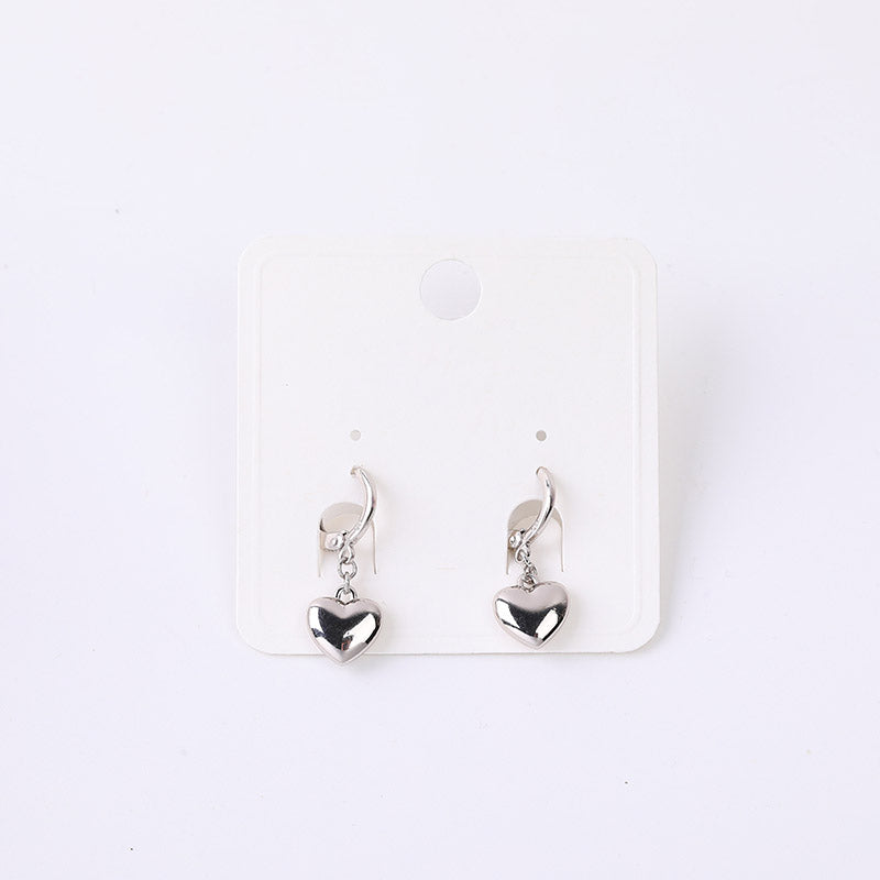 Orecchino a cerchio con ciondolo a cuore