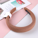 Cerchietto per capelli alta a teschio a scacchi scuri