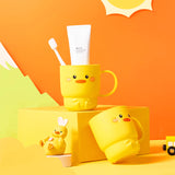 Tazza di colluttorio con gallina dei cartoni animati