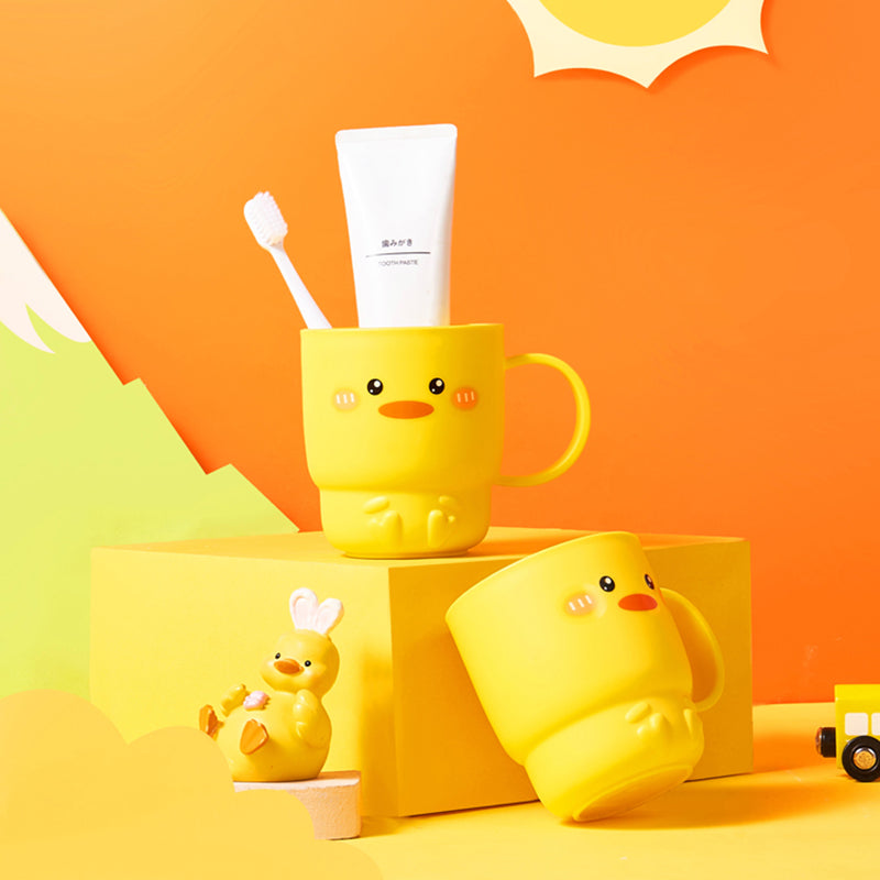 Tazza di colluttorio con gallina dei cartoni animati