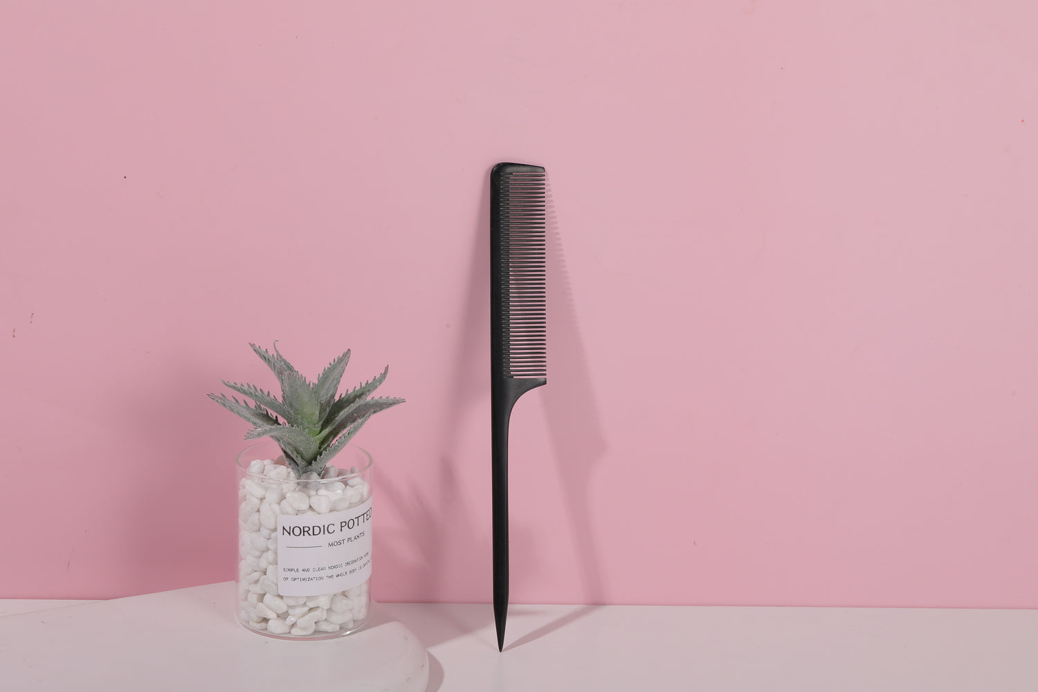 Spazzola antistatica a denti fitti con coda appuntita