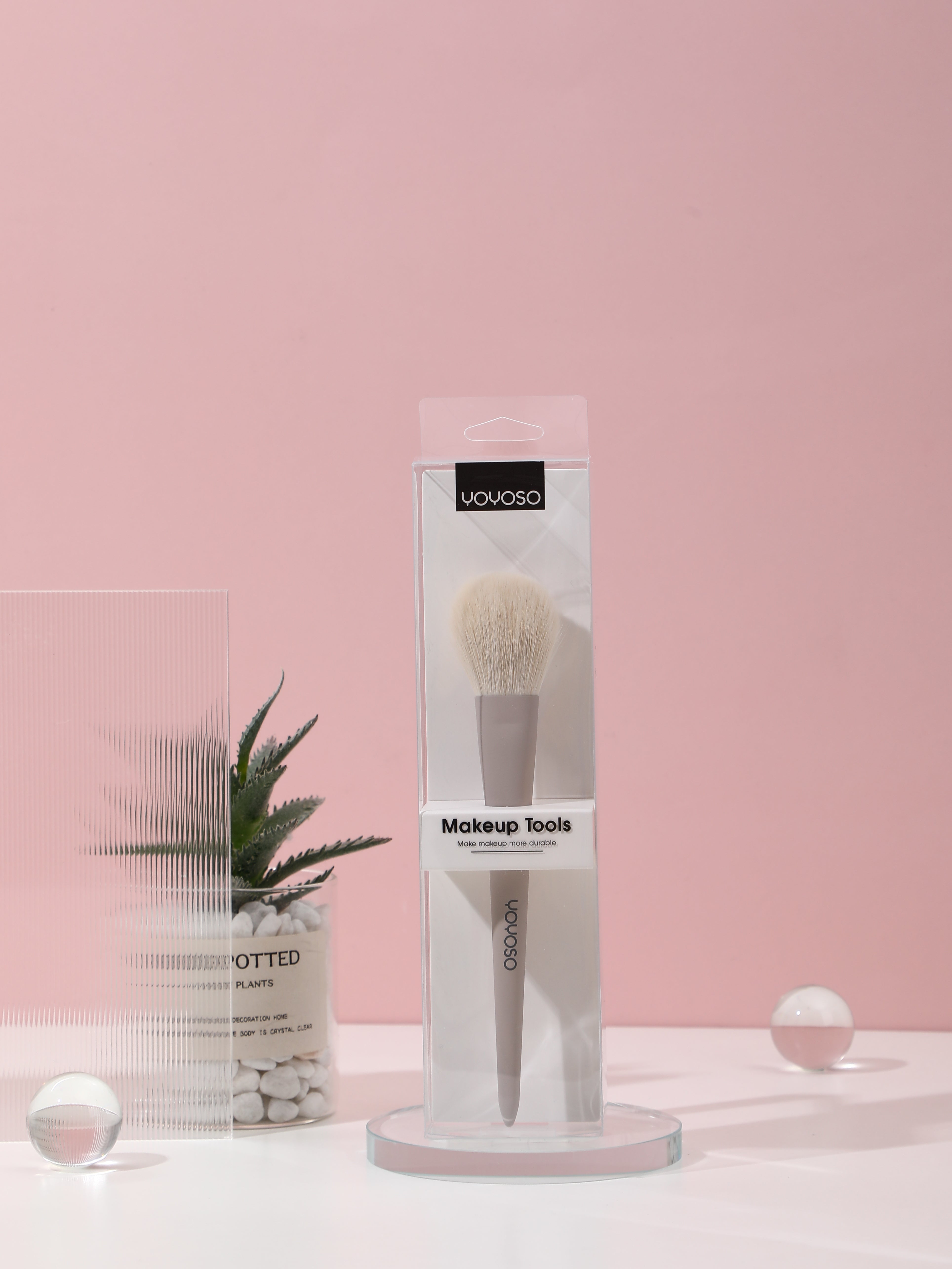 Pennello di fard con manico in legno