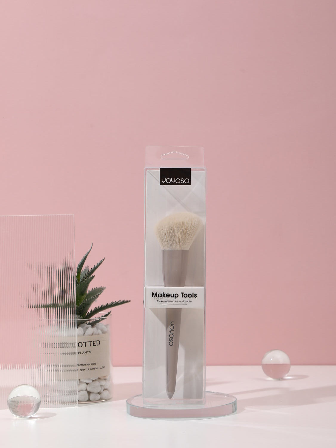 Pennello per contouring con manico in legno