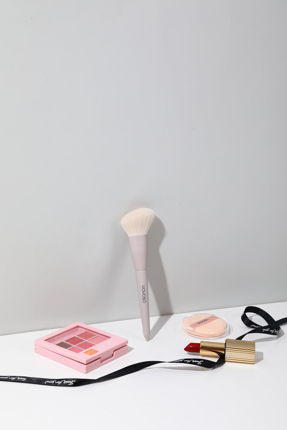 Pennello per contouring con manico in legno