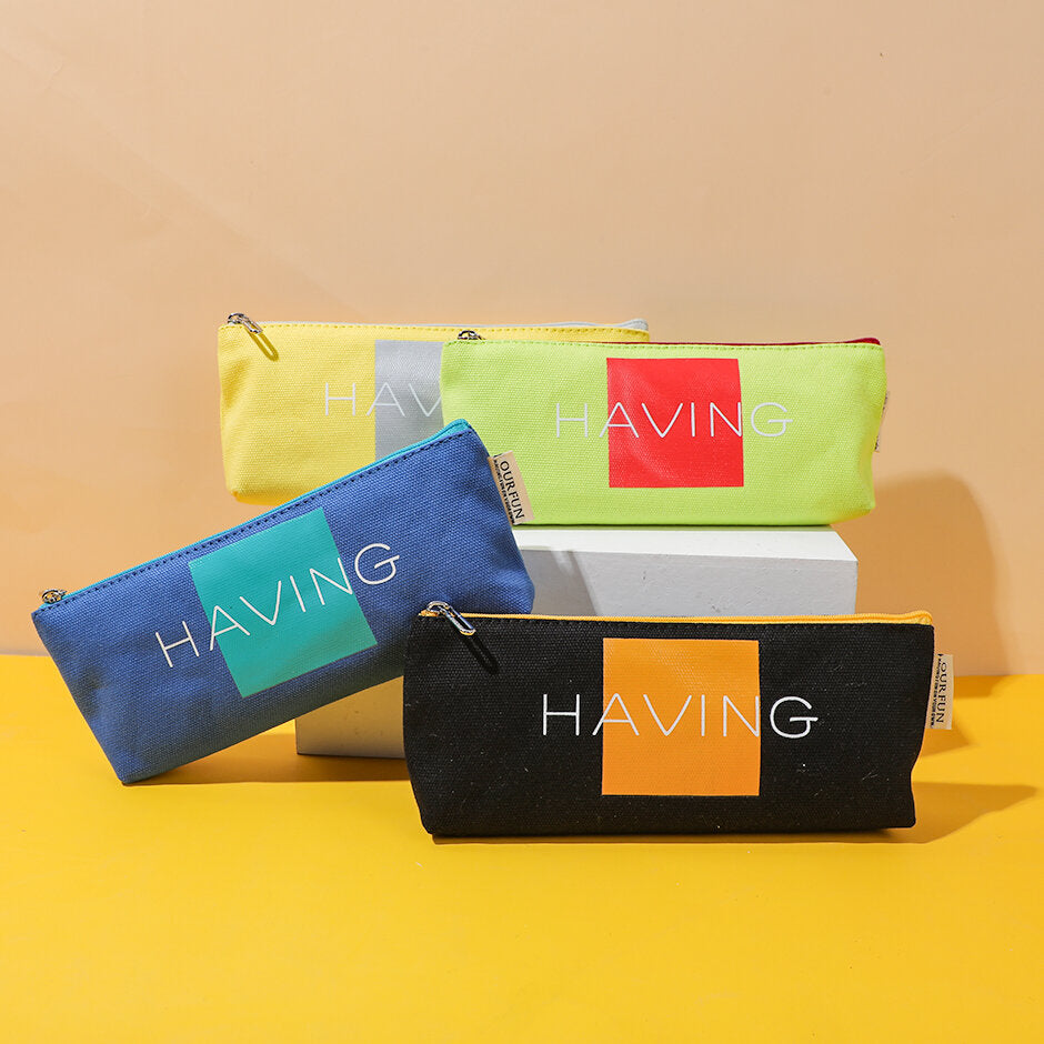 Astuccio di matite quadrato e allegro