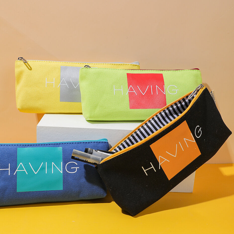 Astuccio di matite quadrato e allegro