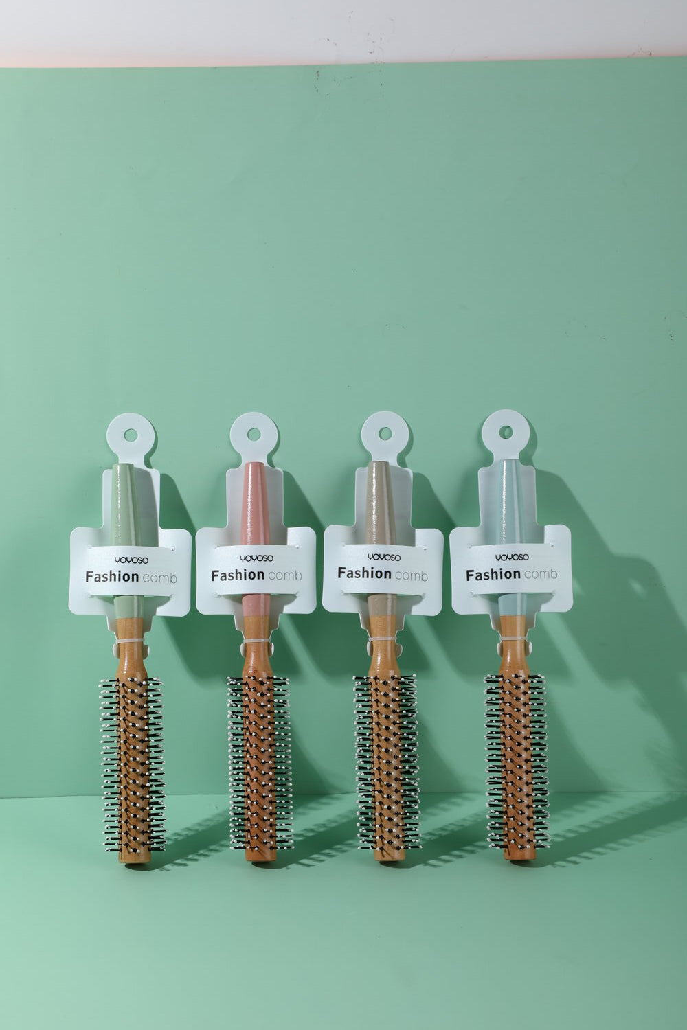 Spazzola per capelli a rullo in legno con manico colorato