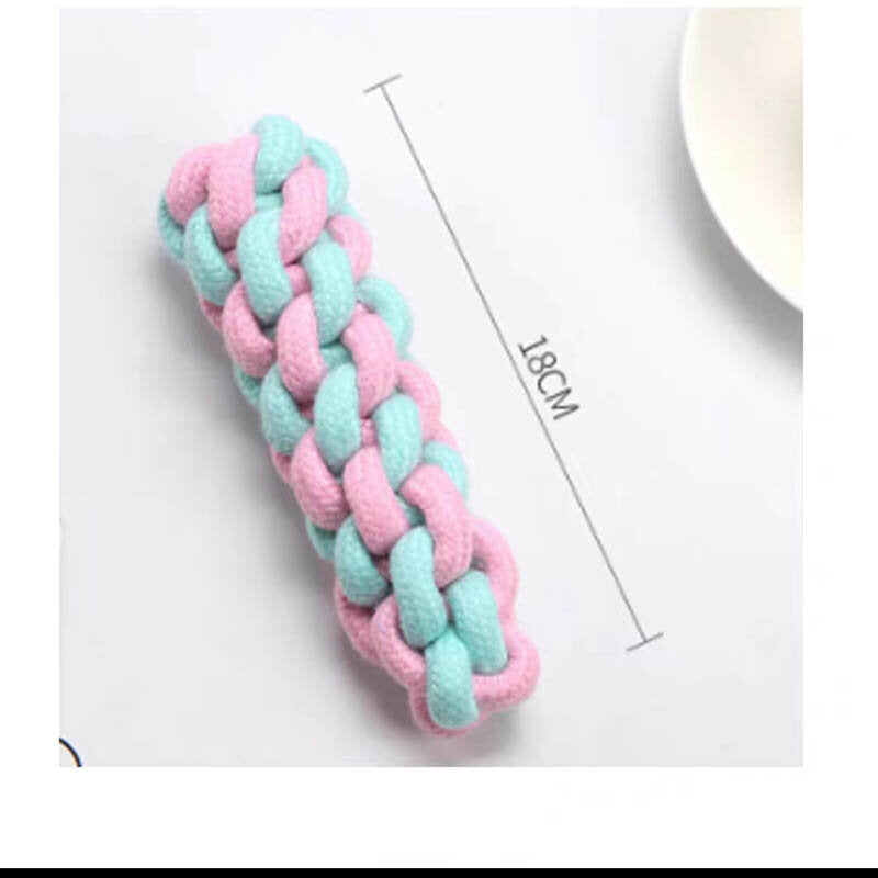 Giocattolo in corda annodata con pannocchie di mais