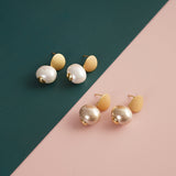 Eleganti e semplici orecchini di perle -un paio