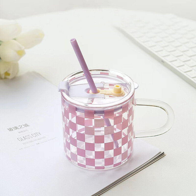 Bicchiere con cannuccia a spirale a scacchiera con manico - 600 ml