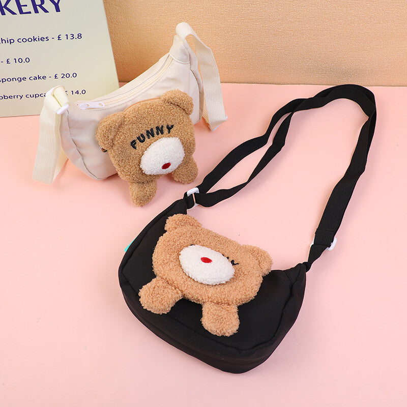 Borsa a tracolla con orso sdraiato