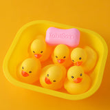 Giocattolo da bagno con sapone e anatra