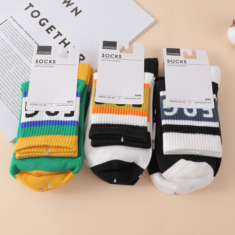Lettere di colori contrastanti che impiombano calzini sportivi da uomo a metà polpaccio 2 paia