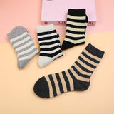 Calzini a metà polpaccio da donna a righe classiche