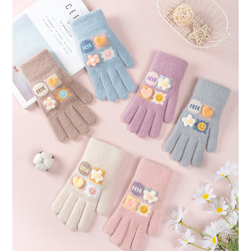 Guanti da donna a cinque dita con fiori e amore fai da te