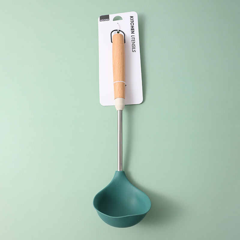 Mestolo in silicone con manico in legno