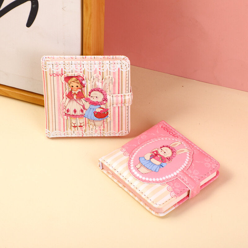 Quaderno con fibbia magnetica mini quadrato Egg Roll Sister Rose Manor - pagine colorate all'interno