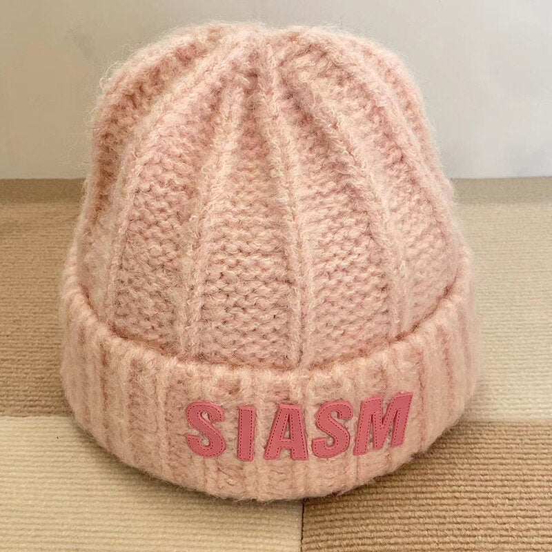 Cappello lavorato a maglia grande da donna con etichetta stampata con semplici lettere inglesi-rosa