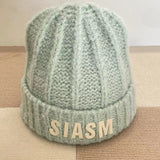 Cappello lavorato a maglia grande da donna con etichetta stampata con semplici lettere inglesi-verde chiaro