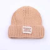 Cappello lavorato a maglia con etichetta inglese semplice per bambini-cachi