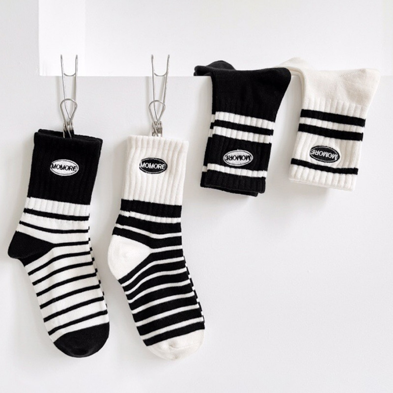 Calze a metà polpaccio per bambini con ricamo di lettere a righe bianche e nere-L