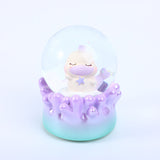 Globo di neve con luce che scuote la mano del mare di corallo #65