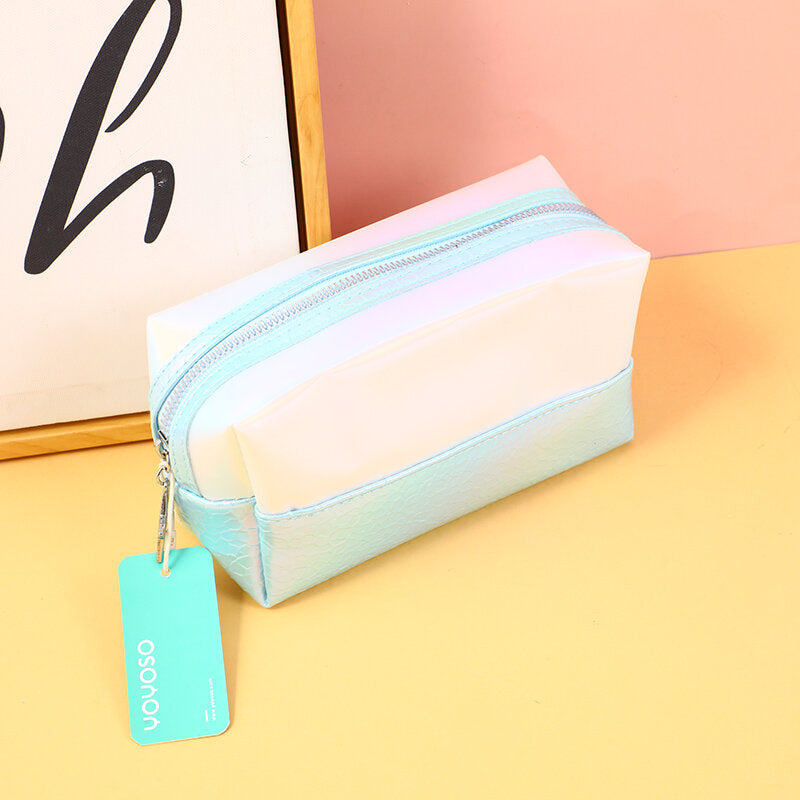 Borsa cosmetica quadrata in pelle lucida al laser