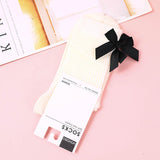 Calzini da donna alla moda con fiocco