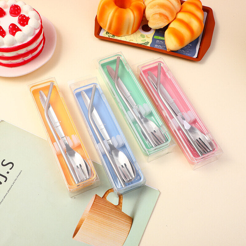 Set di posate portatili con cannuccia, cucchiaio e forchetta