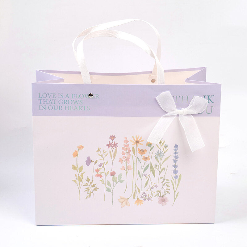 Borsa regalo orizzontale con fiori della serie viola-M