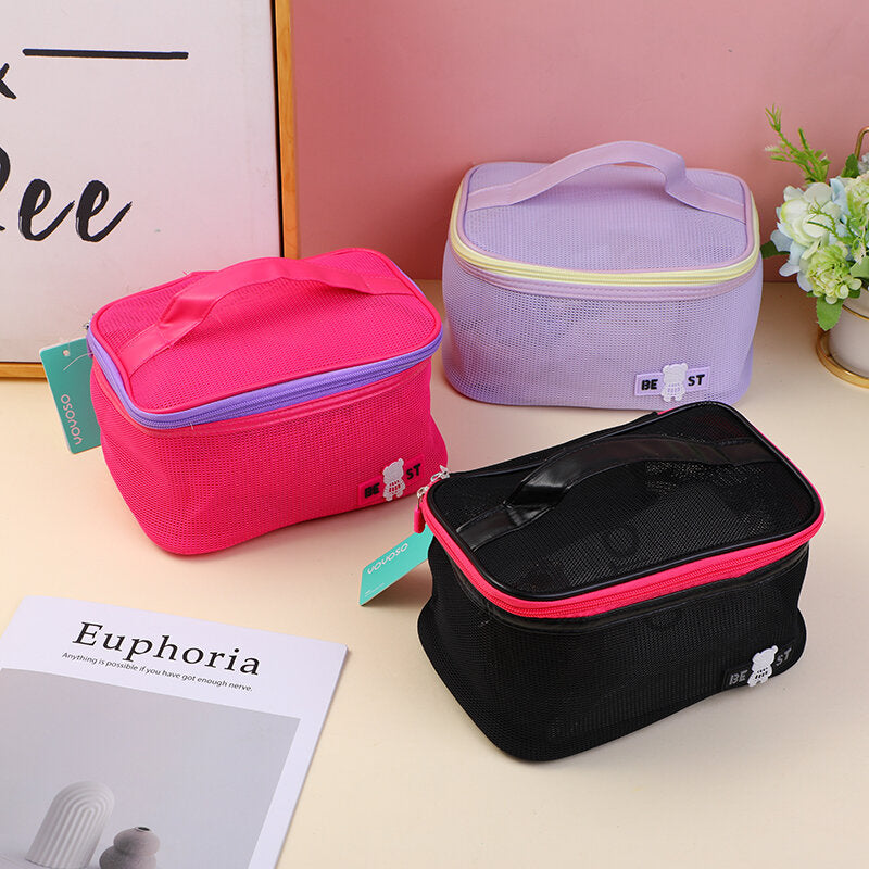 Trousse per cosmetici con coperchio aperto per le vacanze