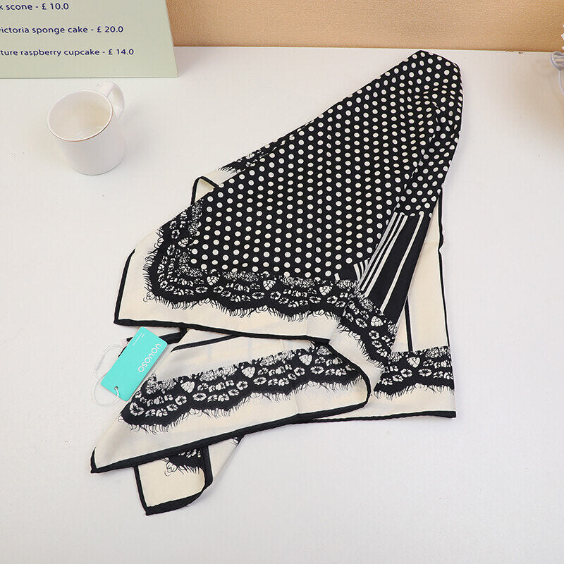 Sciarpa quadrata grande da donna in pizzo bianco e nero floreale-nero