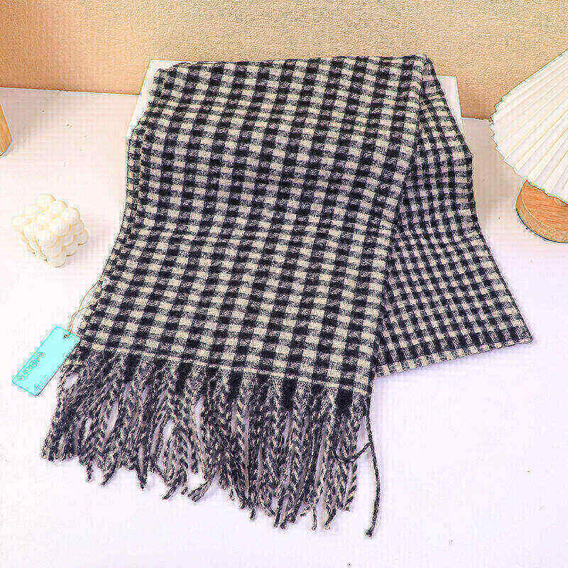 Sciarpa classica da donna in pied de poule - bianco e nero